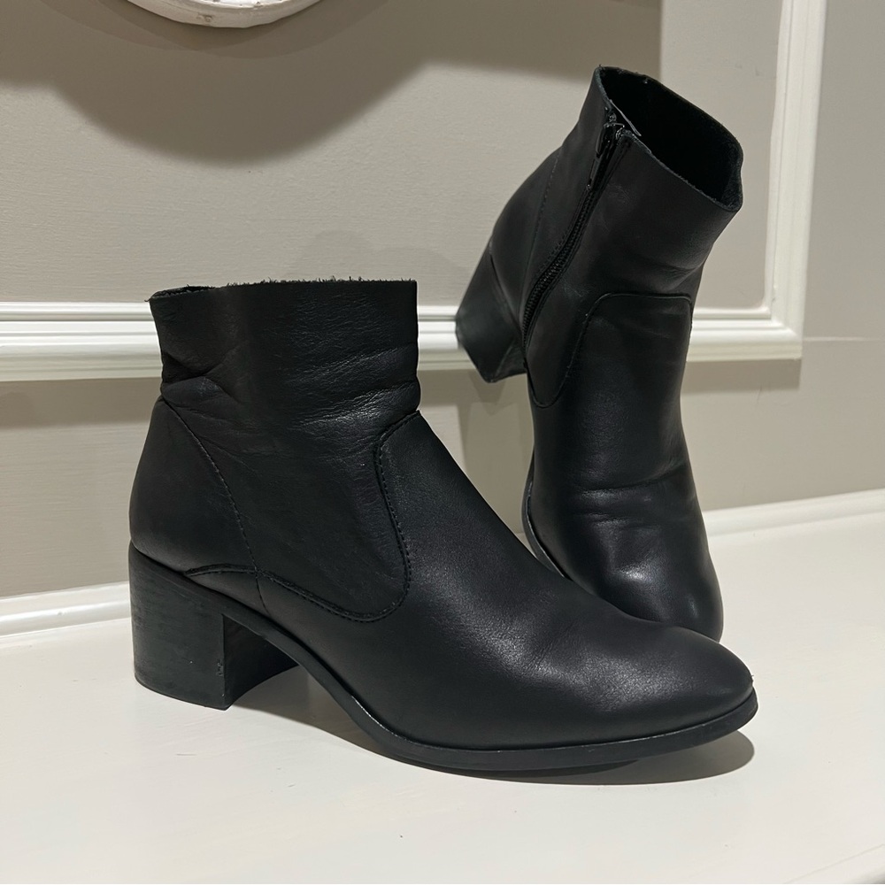 Elegant Black Ankle Boots Size 7
